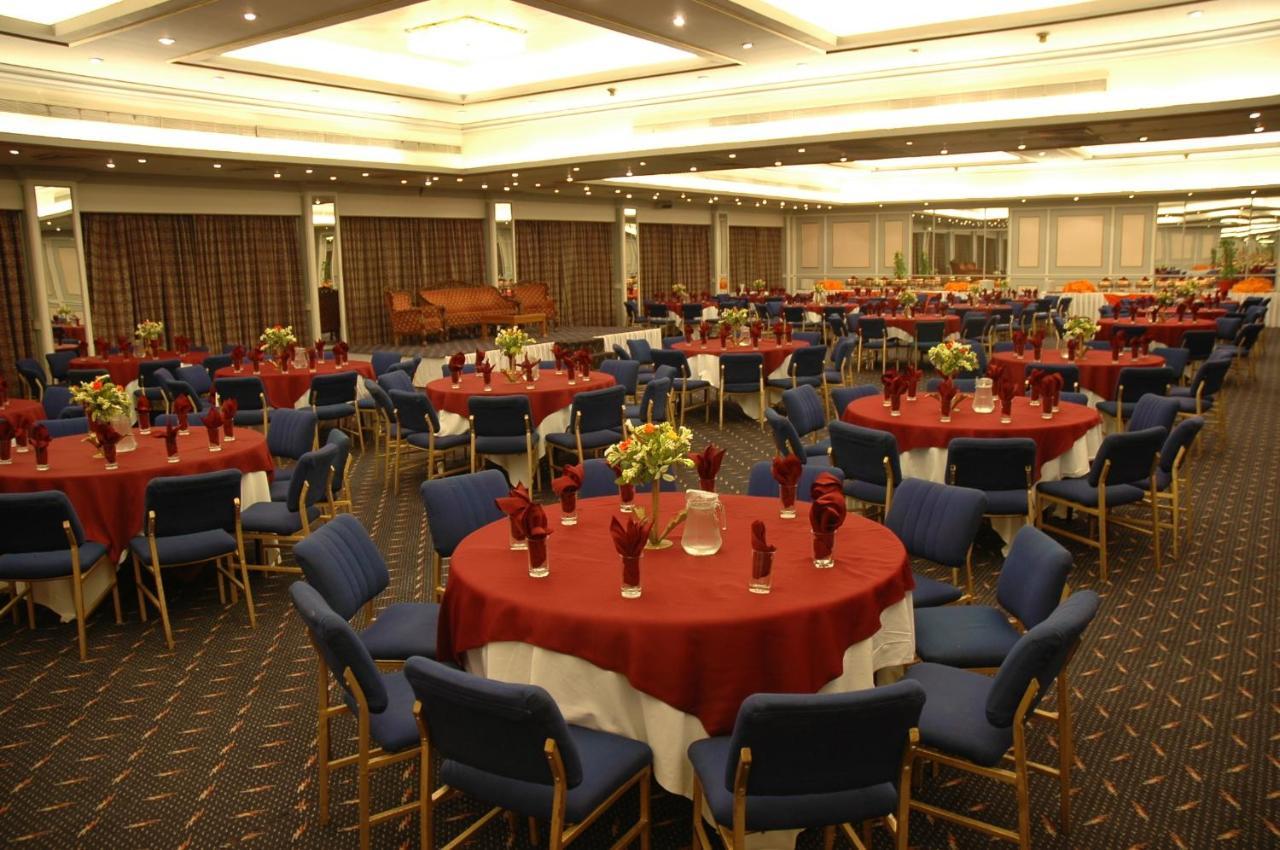 Regent Plaza Hotel & Convention Center Karacsi Kültér fotó