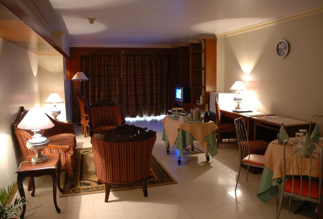 Regent Plaza Hotel & Convention Center Karacsi Kültér fotó