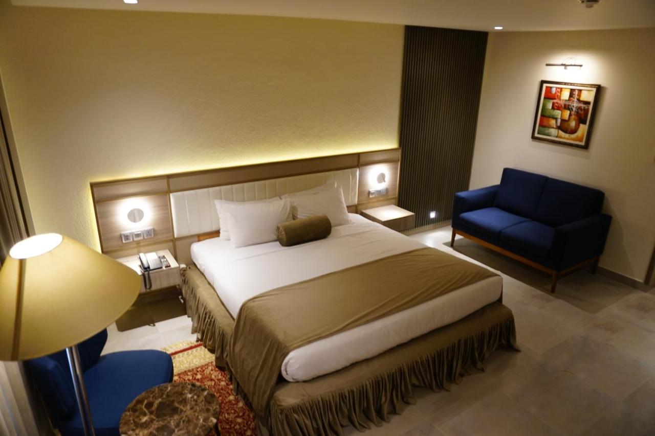 Regent Plaza Hotel & Convention Center Karacsi Kültér fotó