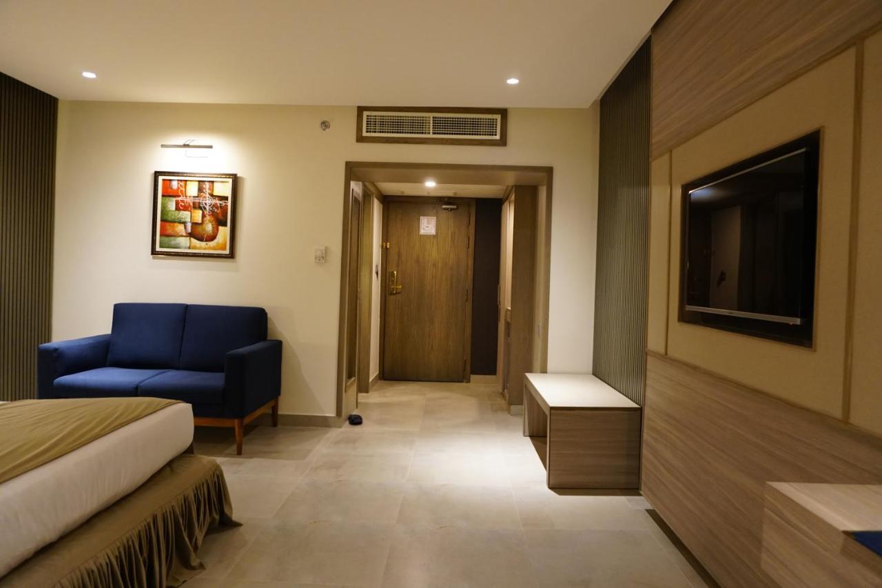 Regent Plaza Hotel & Convention Center Karacsi Kültér fotó