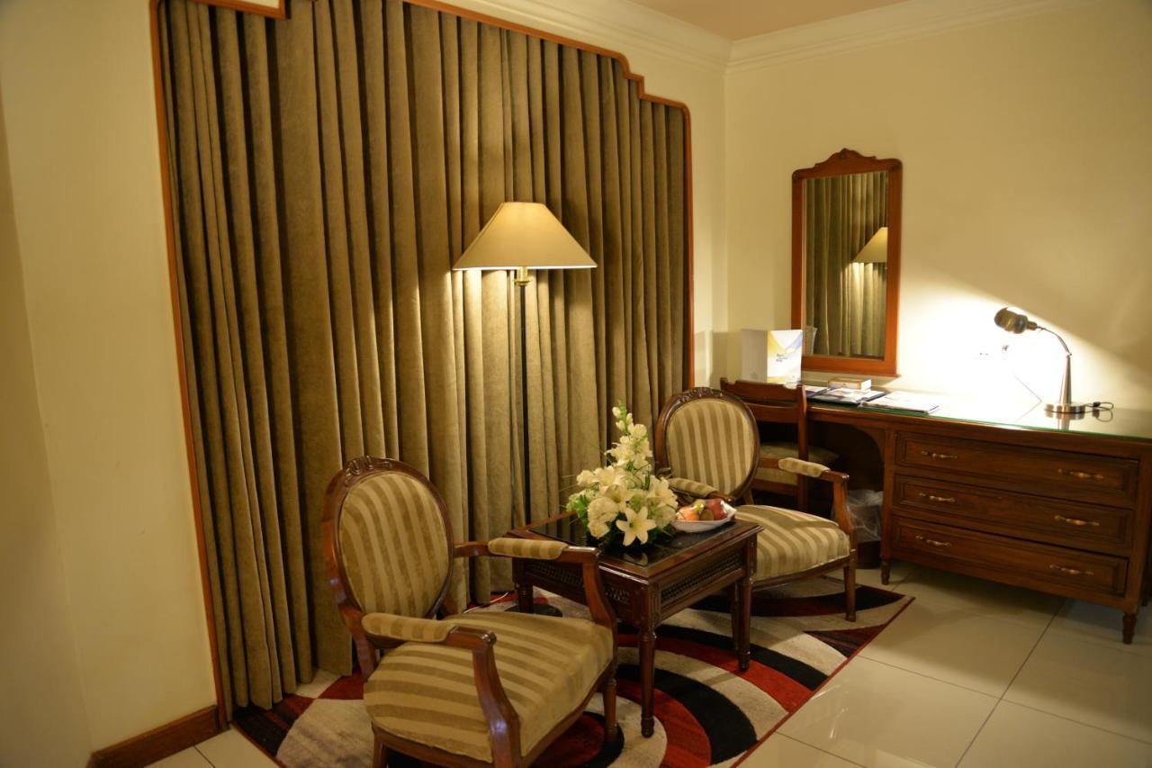 Regent Plaza Hotel & Convention Center Karacsi Kültér fotó