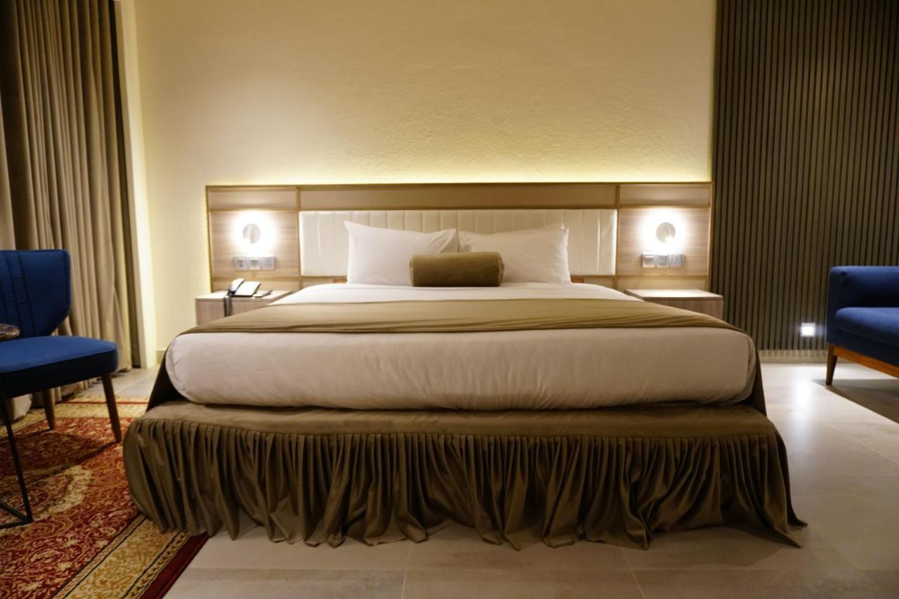 Regent Plaza Hotel & Convention Center Karacsi Kültér fotó