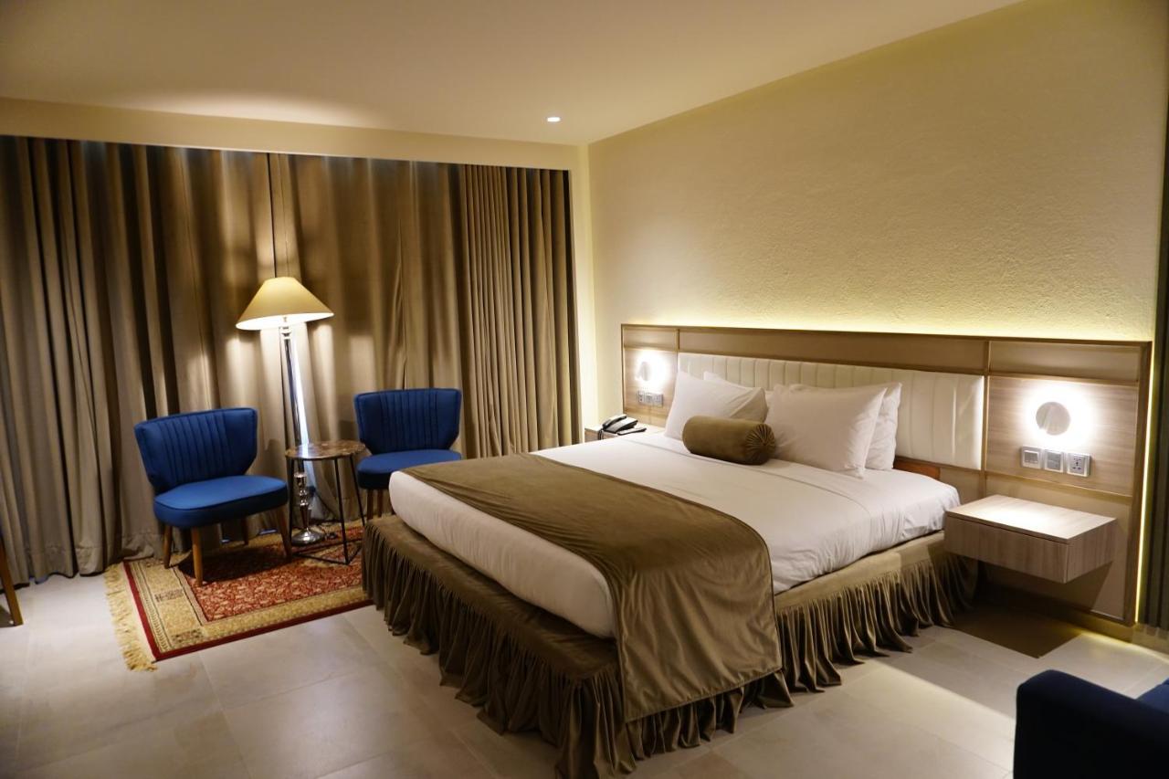 Regent Plaza Hotel & Convention Center Karacsi Kültér fotó