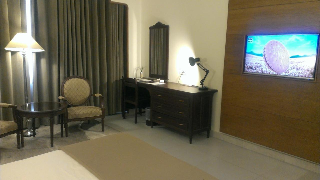 Regent Plaza Hotel & Convention Center Karacsi Kültér fotó