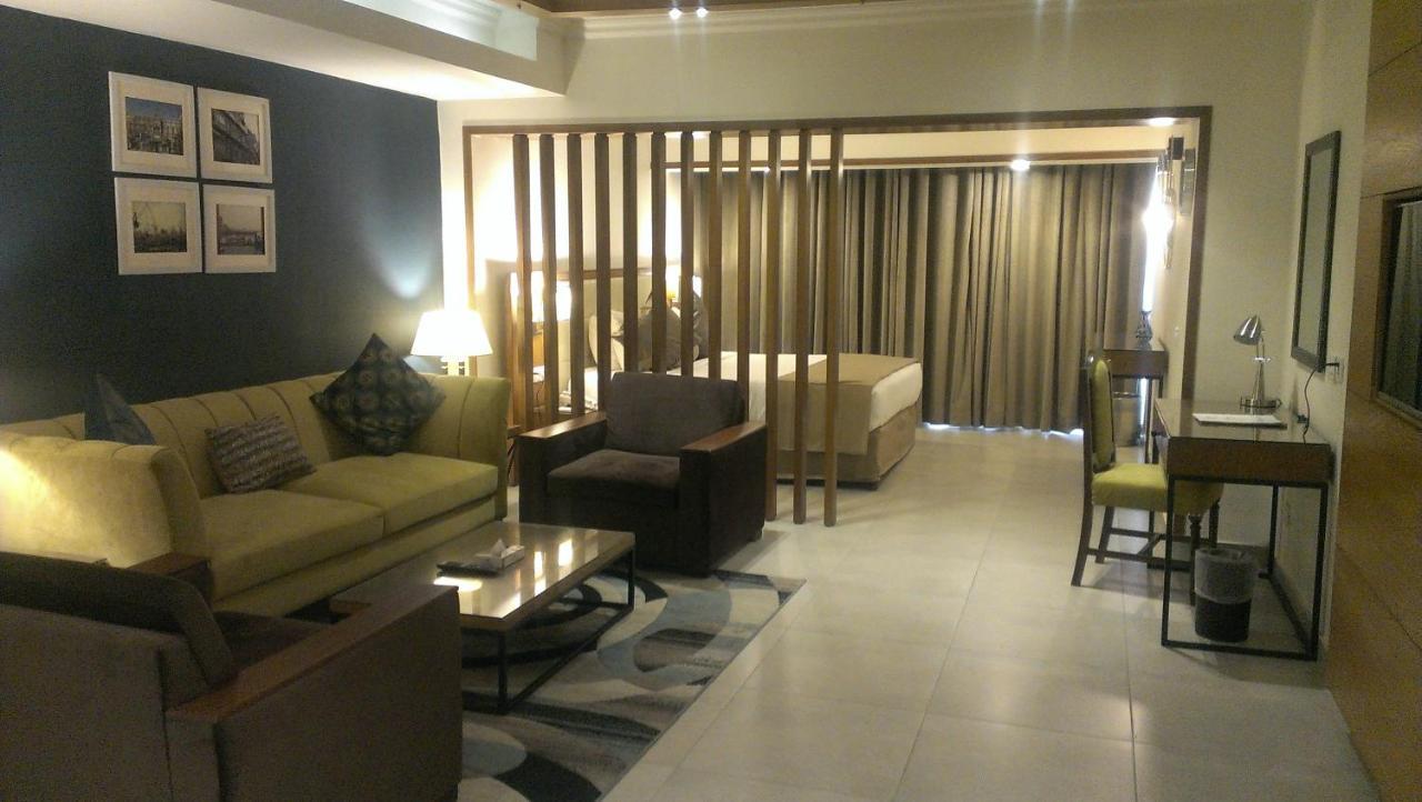 Regent Plaza Hotel & Convention Center Karacsi Kültér fotó